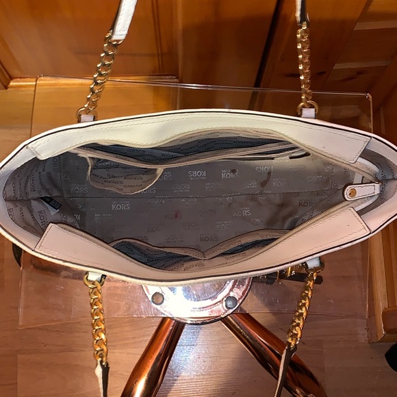 white with gold logo michael kors purse - Picture 3 of 5